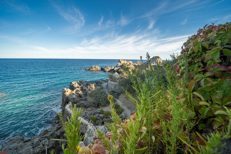 mare scogliera di Staletti