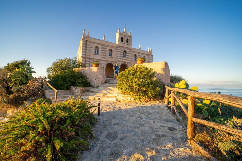 Santuario Santa Maria dell_Isola di Tropea