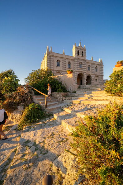 Santuario Santa Maria dell_Isola di Tropea