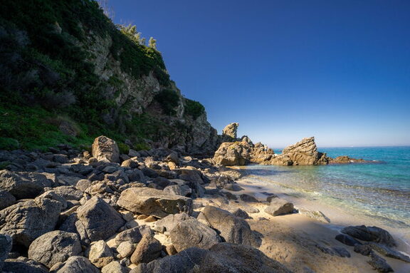 Spiaggia Leone Mare-Scogli persone di Zambrone